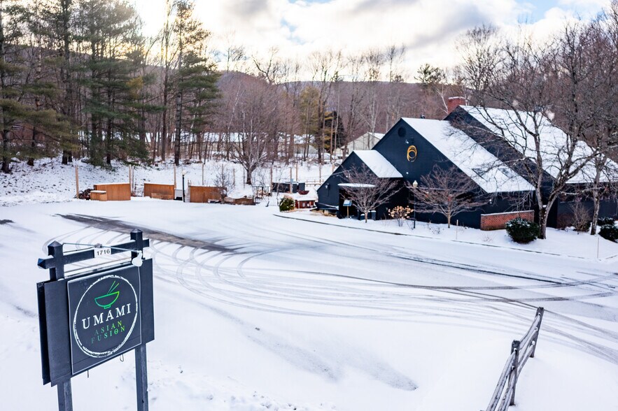 1716 Depot St, Manchester Center, VT à vendre - Photo du bâtiment - Image 2 de 79