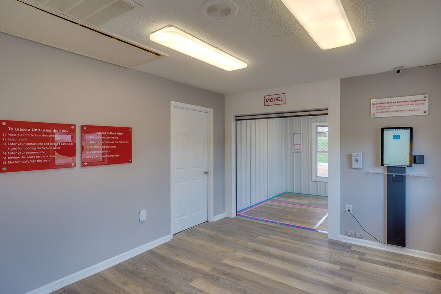 718 Robinson St, Lowell, NC à vendre - Photo du bâtiment - Image 3 de 8