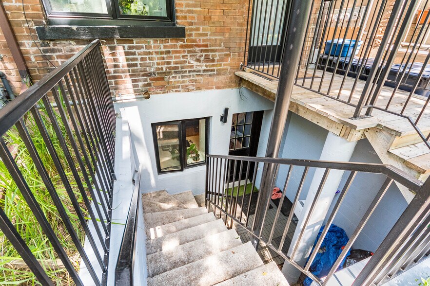 238 Garden Av, Toronto, ON à vendre - Photo du bâtiment - Image 3 de 40