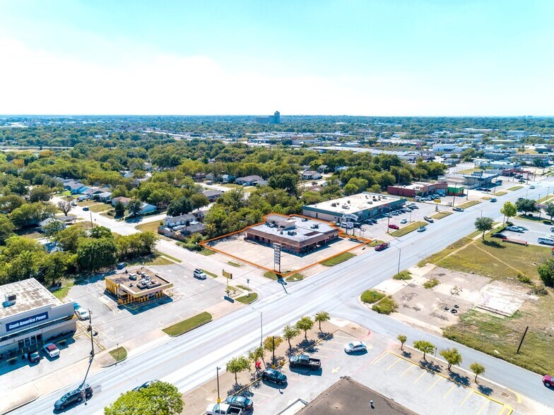 944 E Berry St, Fort Worth, TX à vendre - Photo du bâtiment - Image 3 de 4