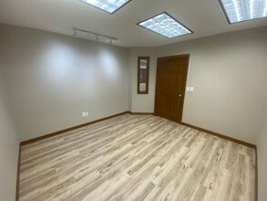 315 39th Ave SW, Puyallup, WA for lease Interior Photo- Image 2 of 4