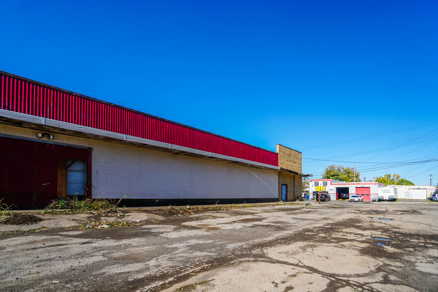 1035 Cleveland Ave, Niagara Falls, NY for lease - Building Photo - Image 2 of 8