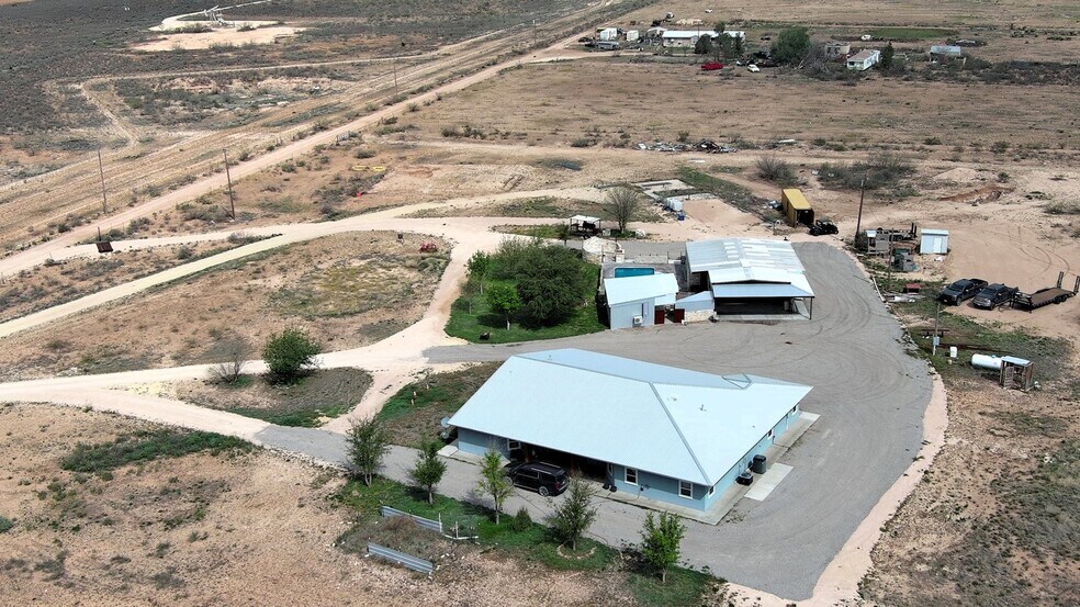 24501 S County Road 1210, Midland, TX à vendre - Photo du bâtiment - Image 2 de 46