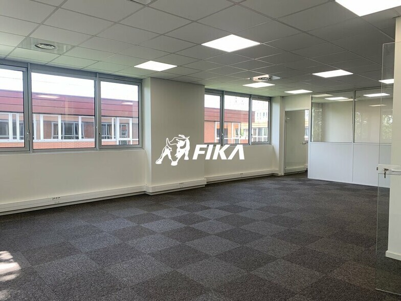 50 Rue Jean Bart, Labège for lease - Interior Photo - Image 2 of 5