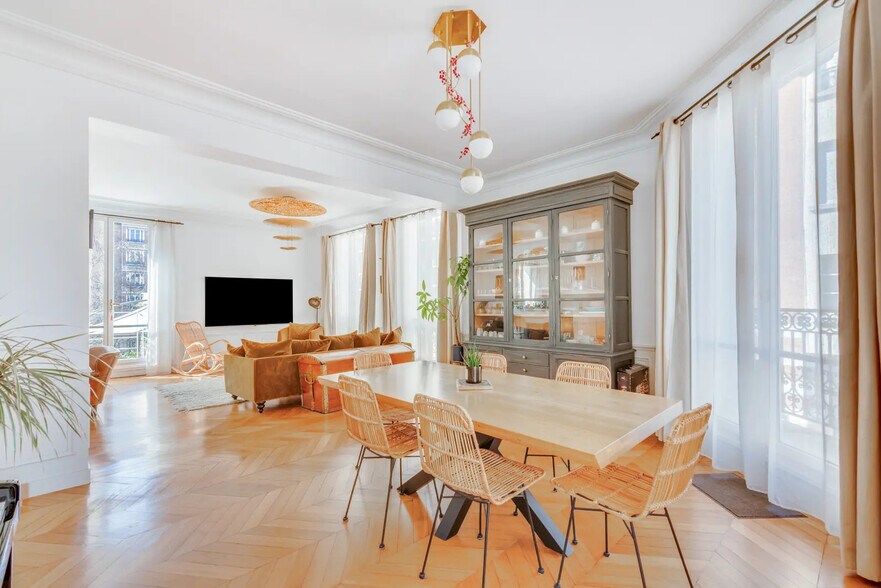 Office in Paris for sale - Building Photo - Image 2 of 10