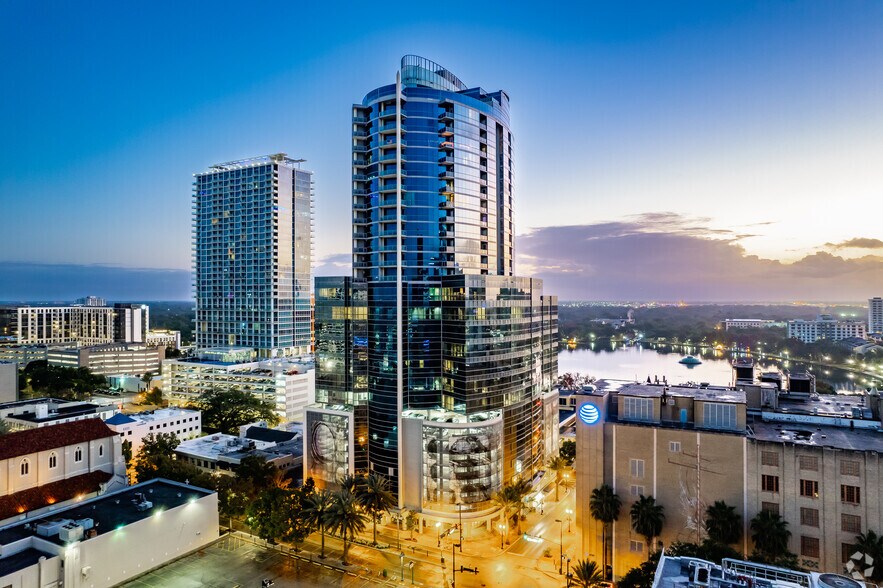 111 N Magnolia Ave, Orlando, FL à louer - Photo du bâtiment - Image 2 de 18