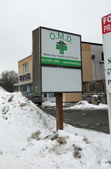 903 Carling Ave, Ottawa, ON à louer - Photo du bâtiment - Image 2 de 8