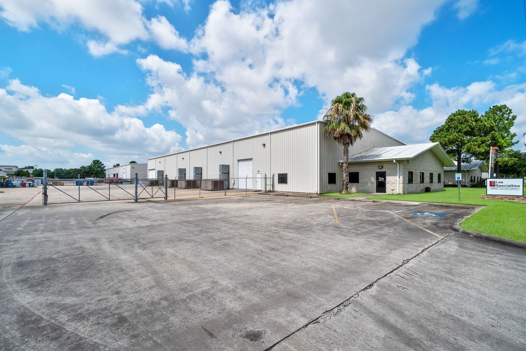 5119 Hiltonview Rd, Houston, TX for lease Building Photo- Image 1 of 48