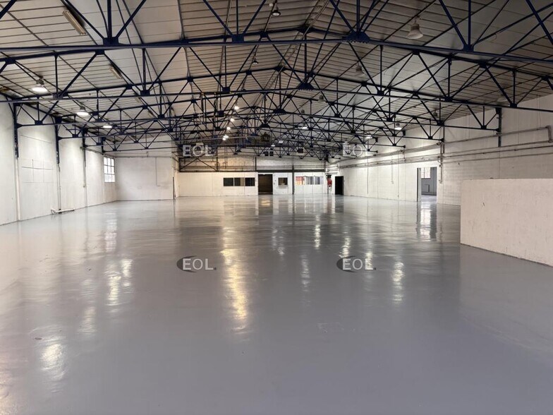 Industrial in Nanterre for lease - Building Photo - Image 3 of 9