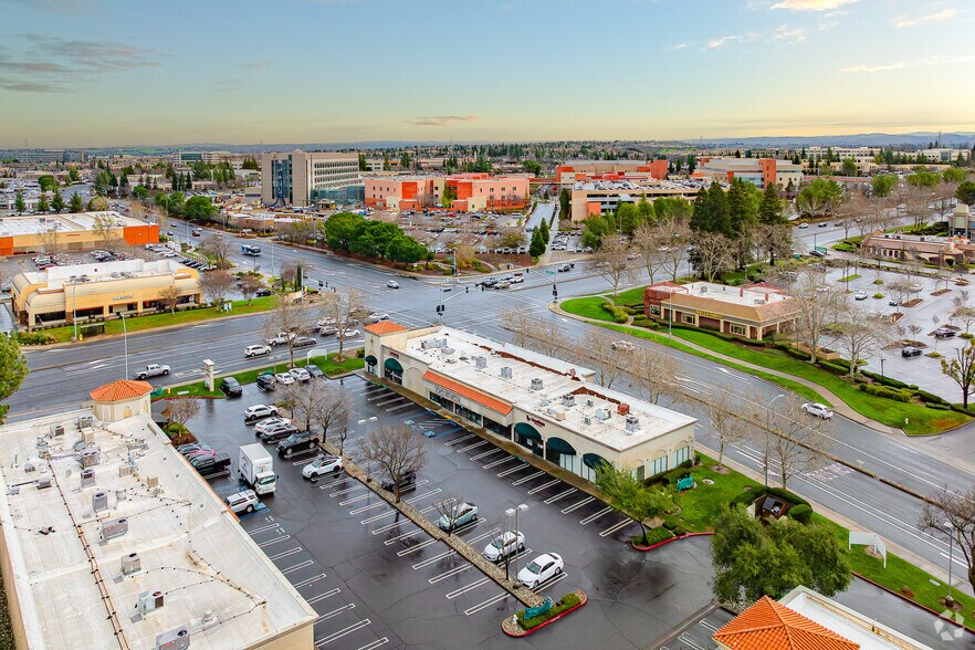 1950 Douglas Blvd, Roseville, CA à vendre - Aérien - Image 3 de 3