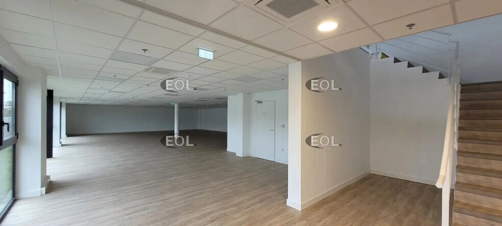 Industrial in Mions for lease - Interior Photo - Image 3 of 6