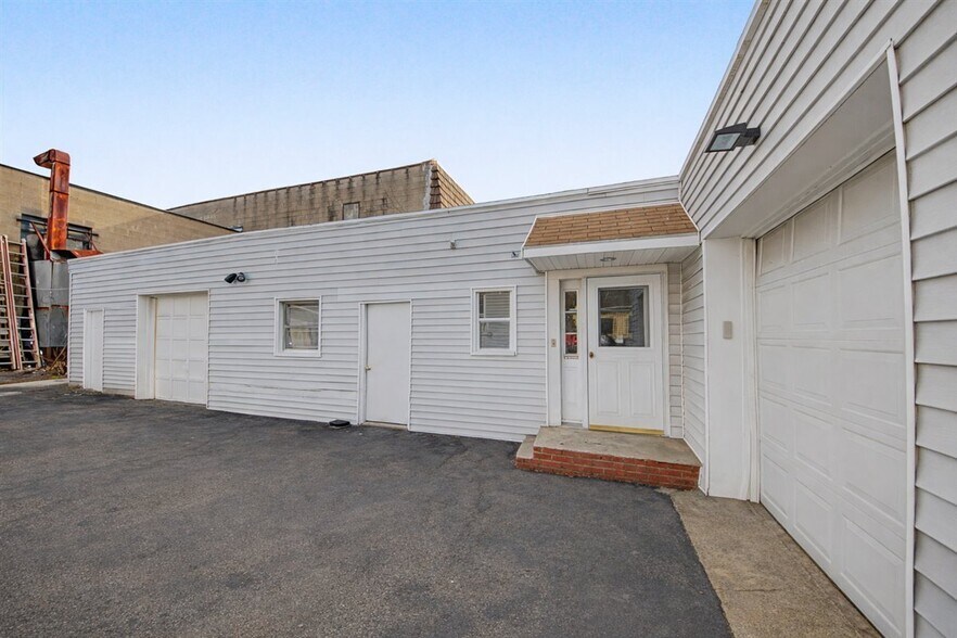 328 Northrup Ave, Mamaroneck, NY à louer - Photo du bâtiment - Image 3 de 20