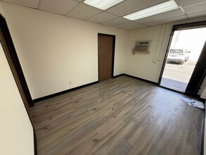 9811 Owensmouth Ave, Chatsworth, CA for lease Interior Photo- Image 2 of 5