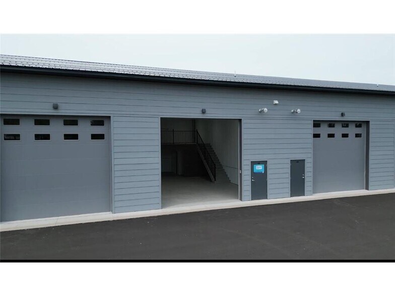 3935 White Bear Pky, White Bear Lake, MN à vendre - Photo du bâtiment - Image 2 de 5