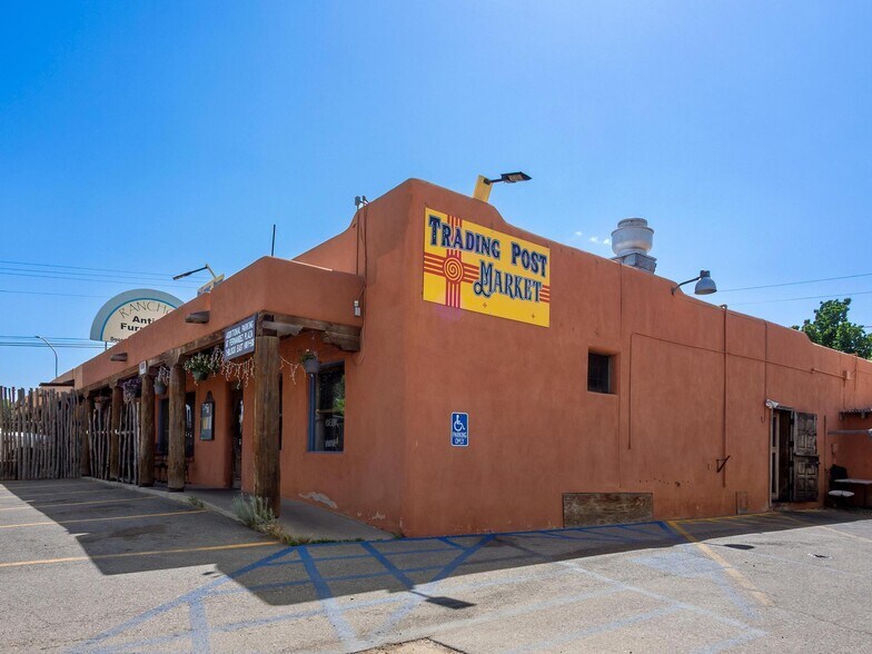 4179 St Highway 68, Ranchos De Taos, NM à vendre - Photo du bâtiment - Image 2 de 33