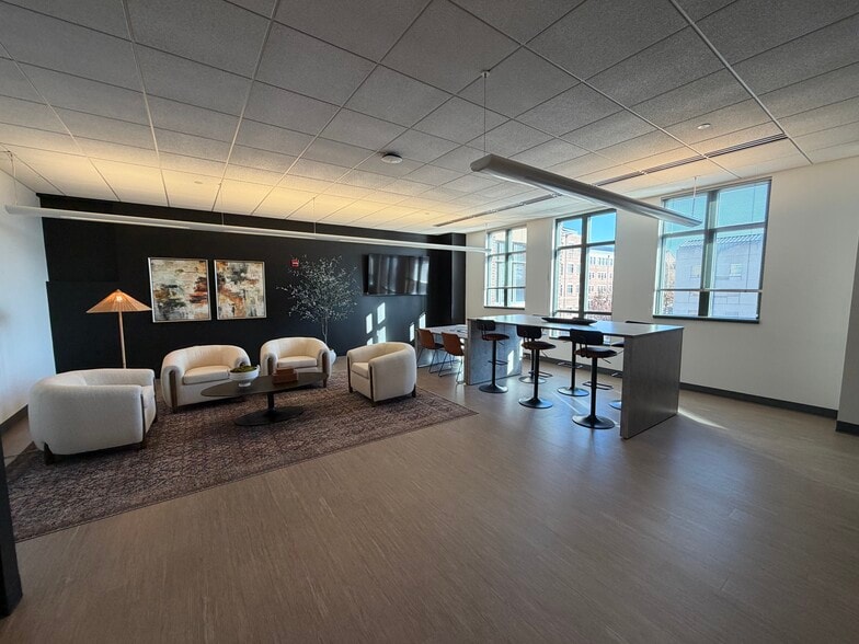 6300 Sprint Pky, Overland Park, KS for lease - Building Photo - Image 3 of 19