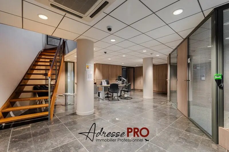 Retail in Le Bouscat for sale Interior Photo- Image 1 of 6