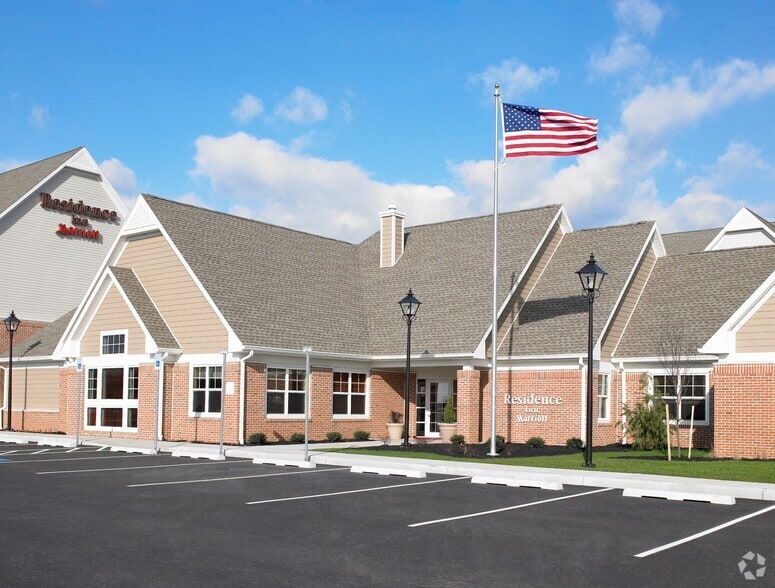 1 Hampton Ct, Carlisle, PA for sale - Primary Photo - Image 1 of 14