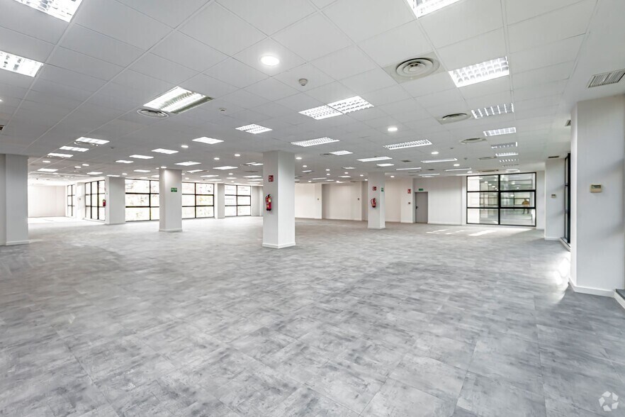 Avenida Manoteras, 32, Madrid, Madrid à louer - Photo du bâtiment - Image 2 de 12