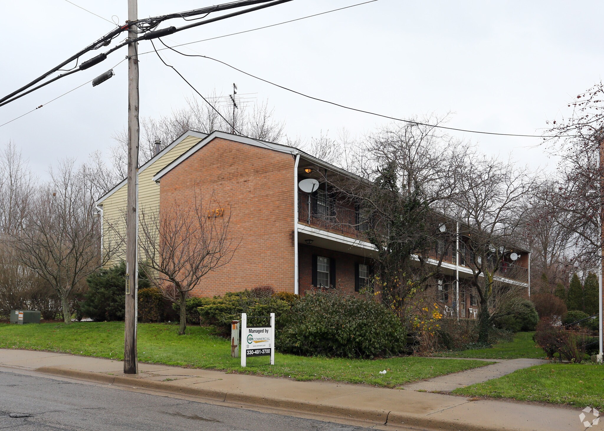 1757 S Arlington St, Akron, OH à vendre Photo du bâtiment- Image 1 de 37