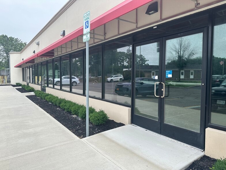 601 Veterans Memorial Hwy, Hauppauge, NY for lease - Building Photo - Image 3 of 6