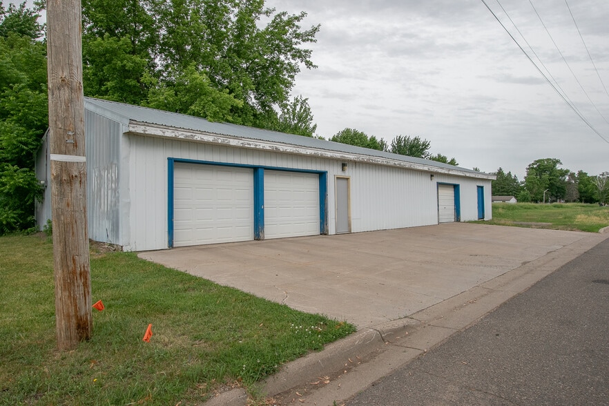 XXX Elmhurst Ave, Braham, MN à vendre - Photo du bâtiment - Image 1 de 14
