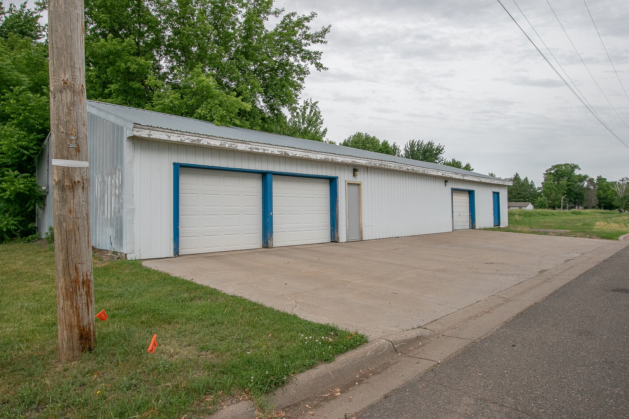 XXX Elmhurst Ave, Braham, MN à vendre Photo du bâtiment- Image 1 de 15