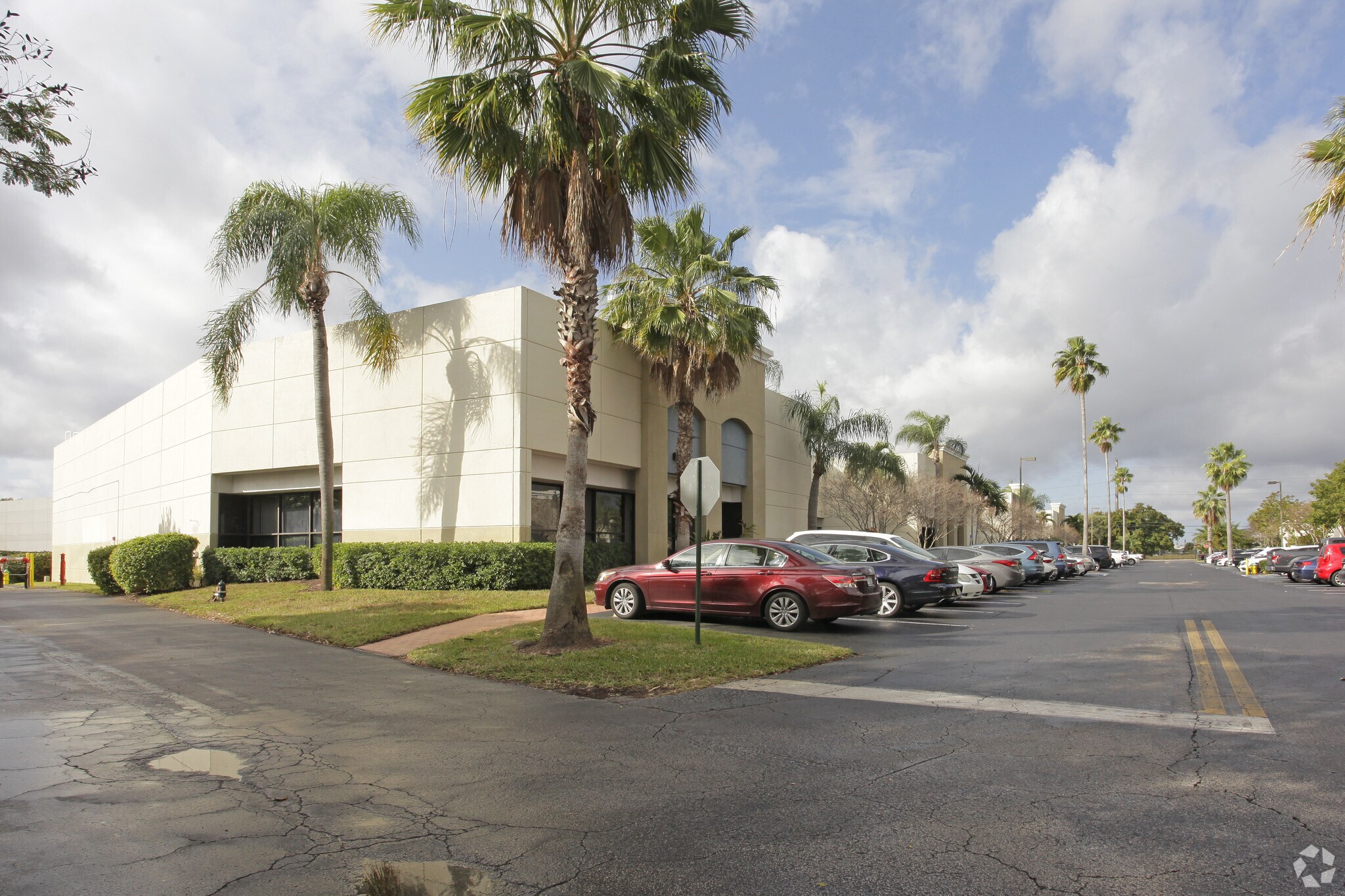674-692 S Military Trl, Deerfield Beach, FL à louer Photo du bâtiment- Image 1 de 7