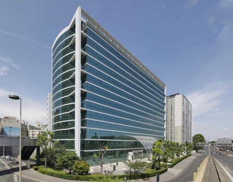 9 Quai Du Président Paul Doumer, Courbevoie for lease - Building Photo - Image 1 of 2