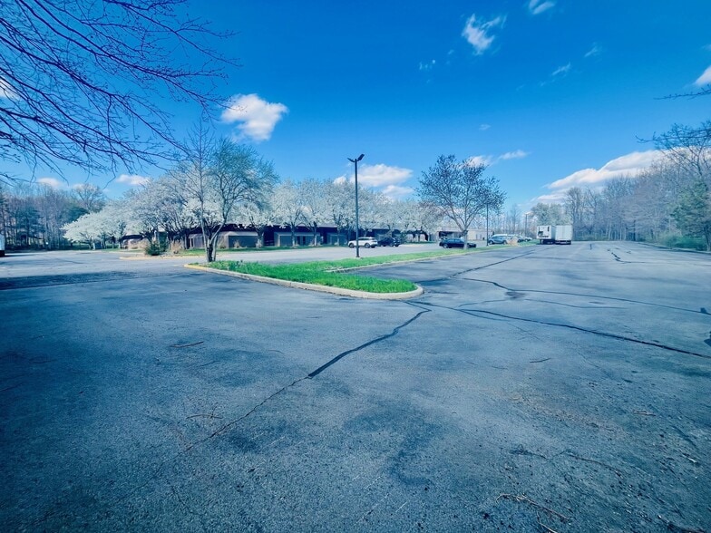 2000 Cornwall Rd, Monmouth Junction, NJ for lease - Building Photo - Image 3 of 9