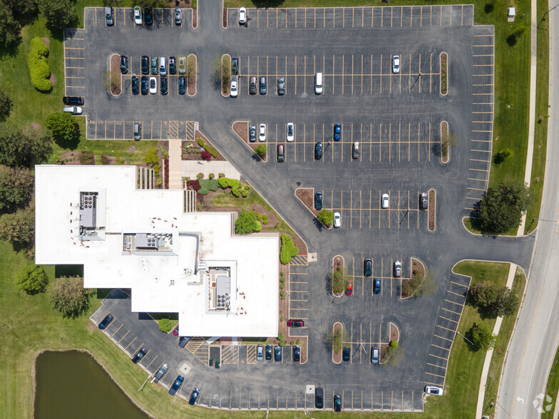 900 Oakmont Ln, Westmont, IL for lease - Aerial - Image 3 of 11