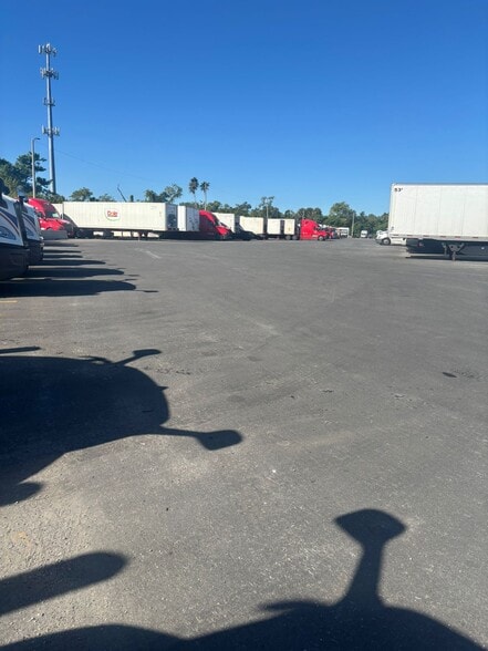 5911 E Martin Luther King Blvd, Tampa, FL for lease - Building Photo - Image 2 of 19