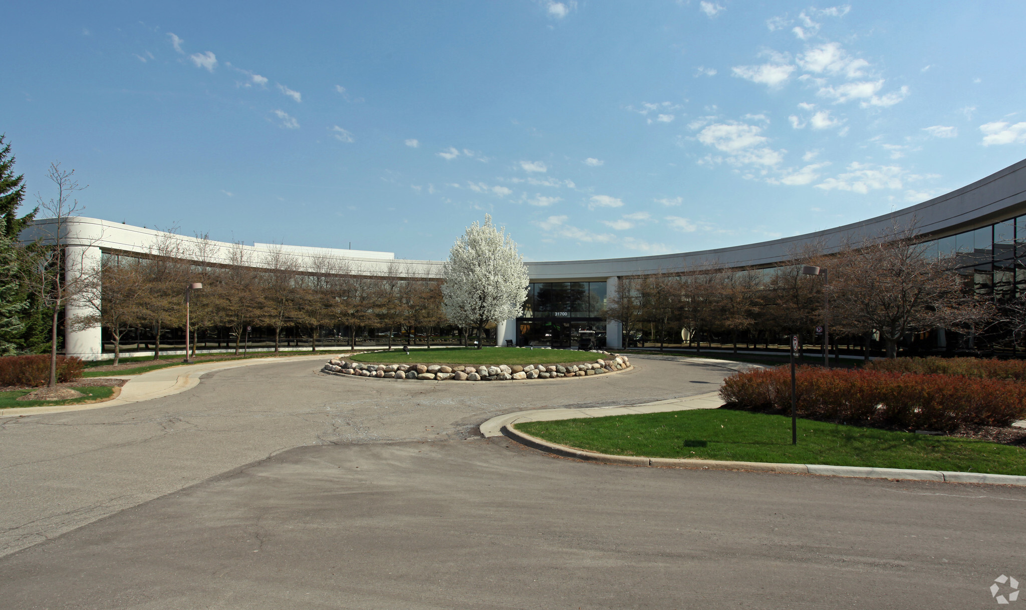 31700 Middlebelt Rd, Farmington Hills, MI for lease Building Photo- Image 1 of 12