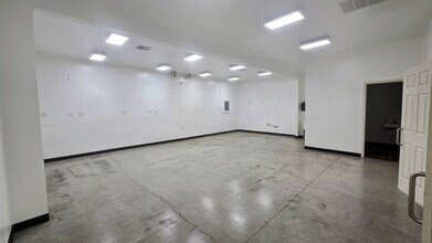 5517 FM 2004 Rd, Hitchcock, TX for lease Interior Photo- Image 2 of 9