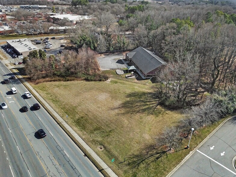 NC 49 Hwy S, Harrisburg, NC à vendre - Photo du bâtiment - Image 2 de 10
