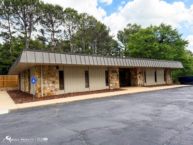 2560 E Wesley Chapel Way, Decatur, GA for sale - Building Photo - Image 2 of 14