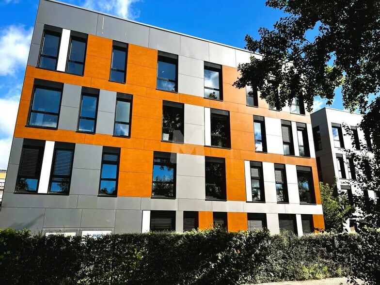 Bureau dans Lieusaint à louer - Photo du bâtiment - Image 2 de 13