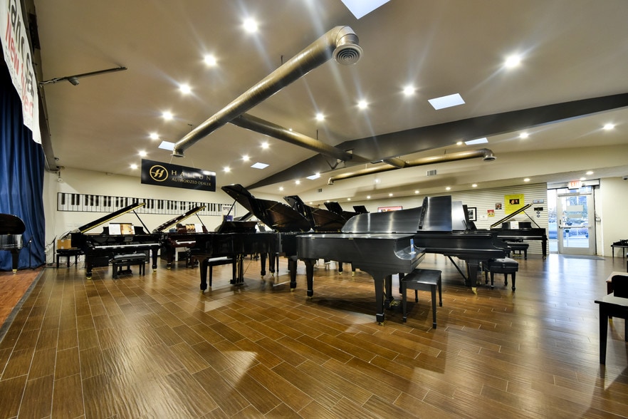 1515-1517 N Main St, Santa Ana, CA à louer - Photo du bâtiment - Image 2 de 20