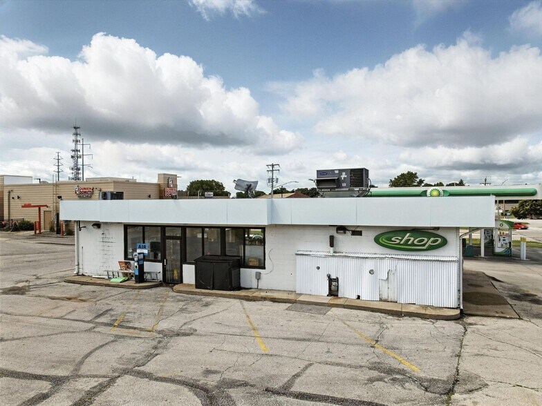 2115 Main St, Green Bay, WI à vendre - Photo du bâtiment - Image 3 de 12