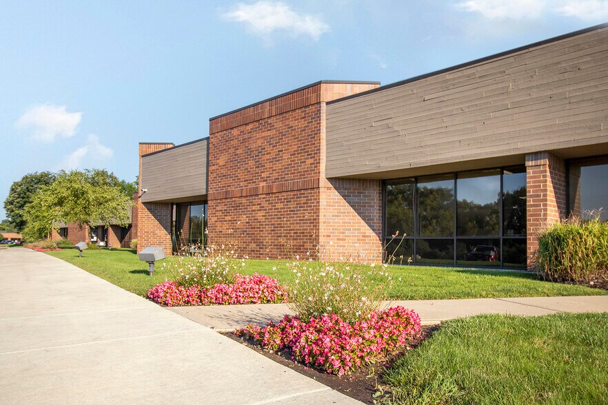 150 N Patrick Blvd, Brookfield, WI à louer - Photo du bâtiment - Image 3 de 6