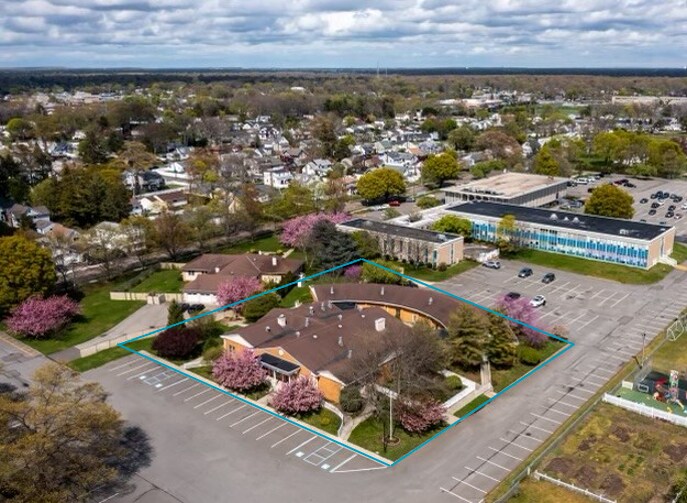 720 Albin Ave, West Babylon, NY for lease - Building Photo - Image 1 of 11