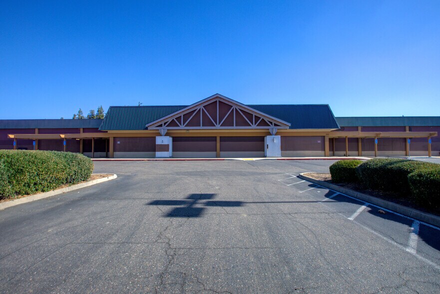 2800 Sisk Rd, Modesto, CA à vendre - Photo du bâtiment - Image 2 de 13