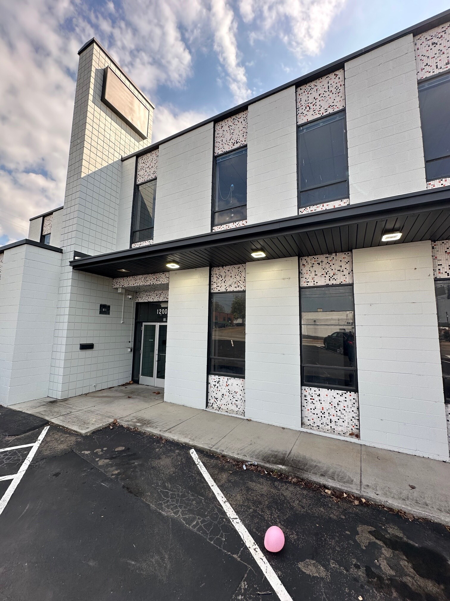 1200 Mccalla Ave, Knoxville, TN à louer Photo du bâtiment- Image 1 de 8