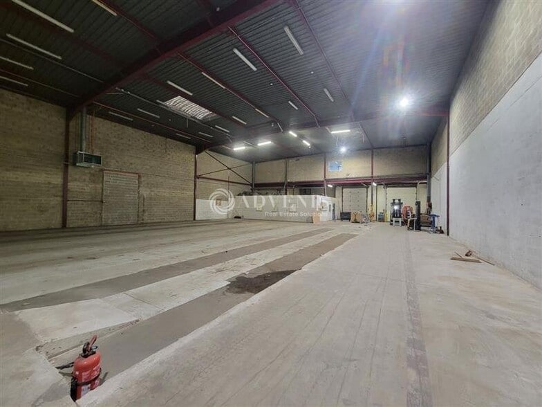 Industrial in Saint-Denis for lease - Building Photo - Image 3 of 9