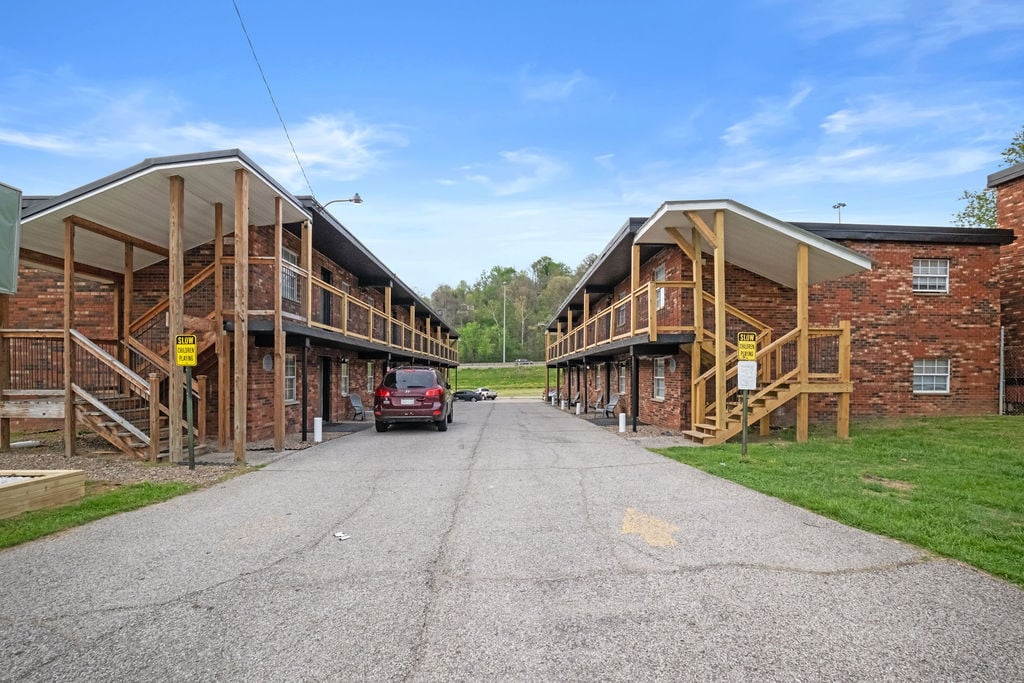 1607 Bigley Ave, Charleston, WV à vendre Photo principale- Image 1 de 14