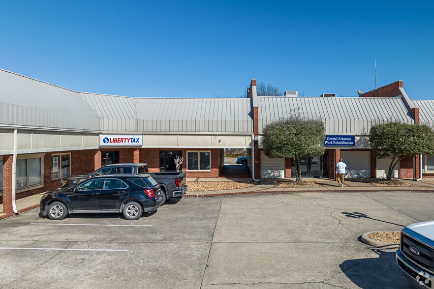 10500 W Markham St, Little Rock, AR à louer - Photo du bâtiment - Image 3 de 5