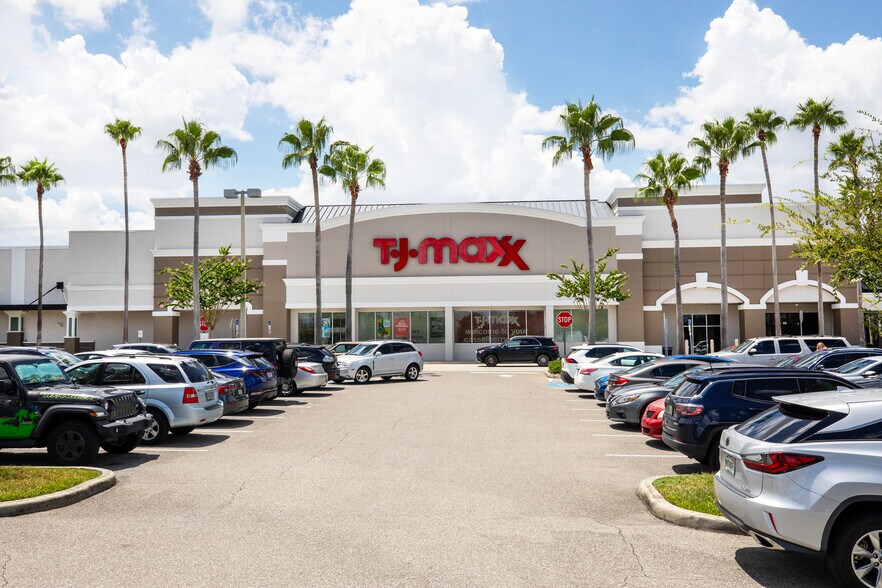 1455 Semoran Blvd, Casselberry, FL à louer - Photo du bâtiment - Image 2 de 8