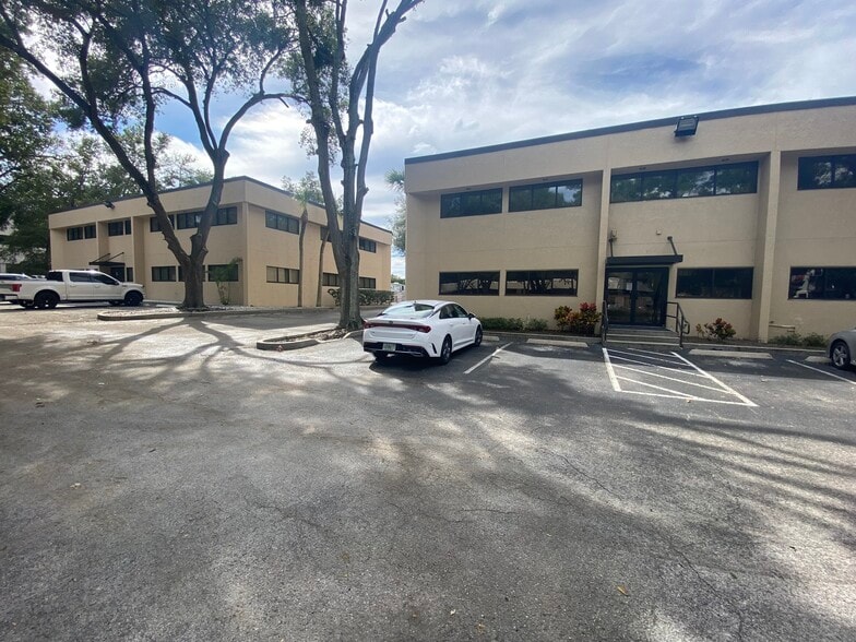 180 N Westmonte Dr, Altamonte Springs, FL for lease - Building Photo - Image 3 of 7