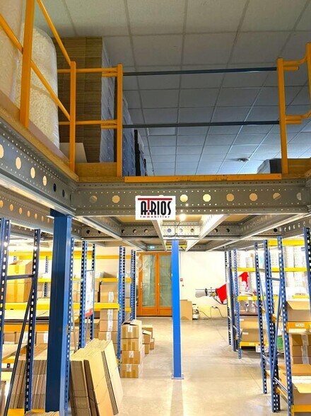 Industrial in La Crau for sale - Interior Photo - Image 3 of 6