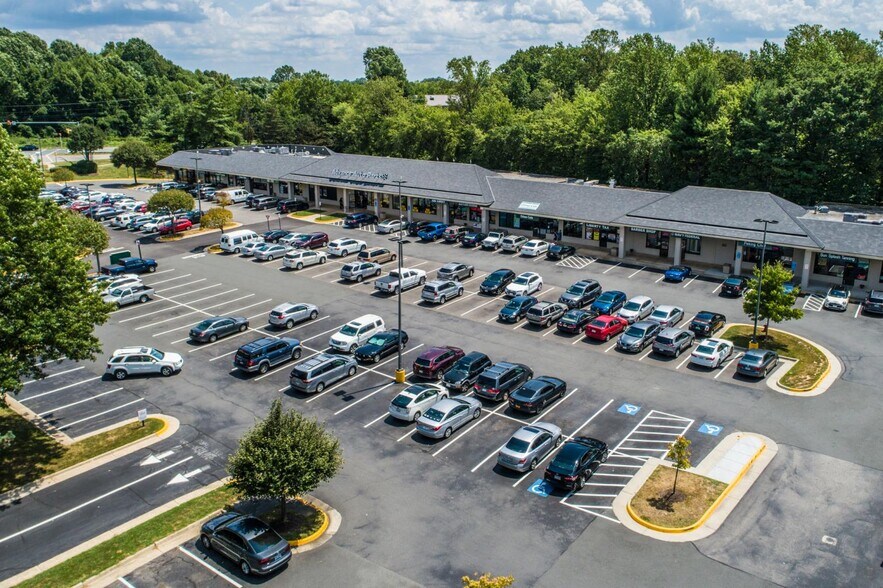 5616-5624 Ox Rd, Fairfax Station, VA for lease - Building Photo - Image 3 of 14